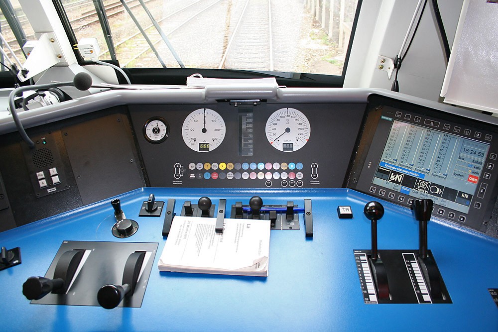 8,500 hp standard gauge AC / DC electric locomotives for sale